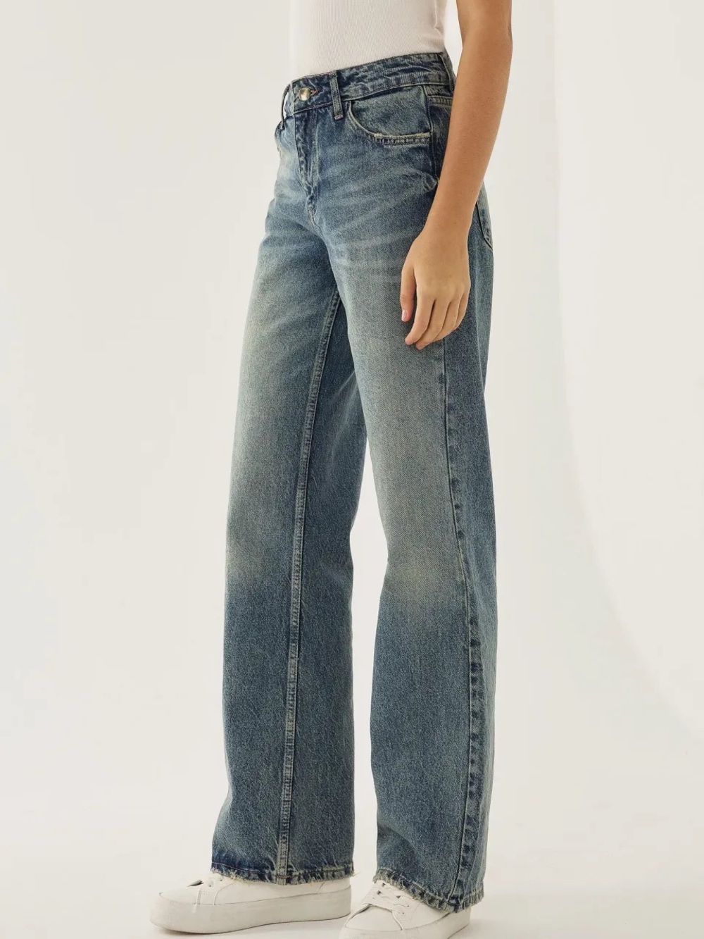 Zara button fly Classic Straight-Leg Womens Jeans in Faded / rusty blue